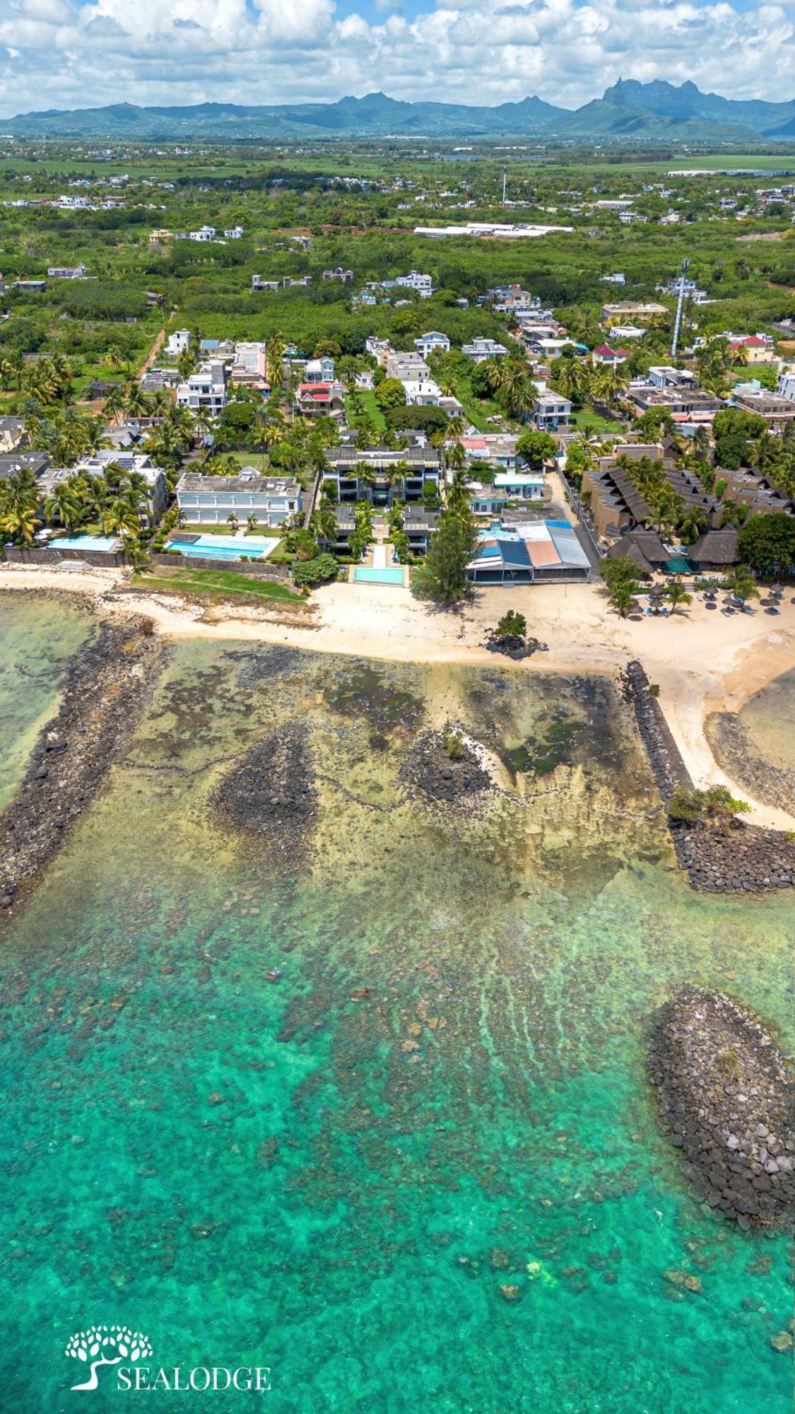 Kanope Bay - Holiday Beachfront Apartments Pointe aux Biches Exteriör bild