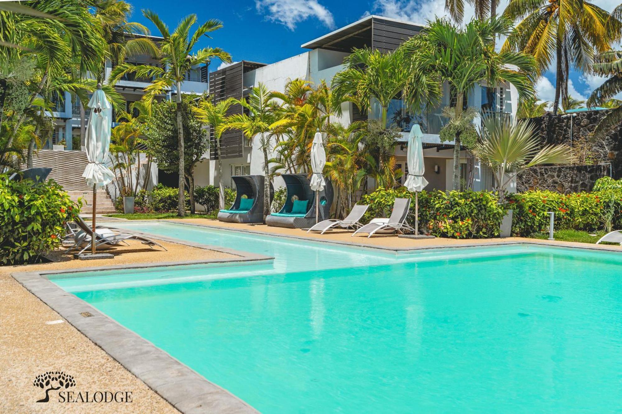 Kanope Bay - Holiday Beachfront Apartments Pointe aux Biches Exteriör bild