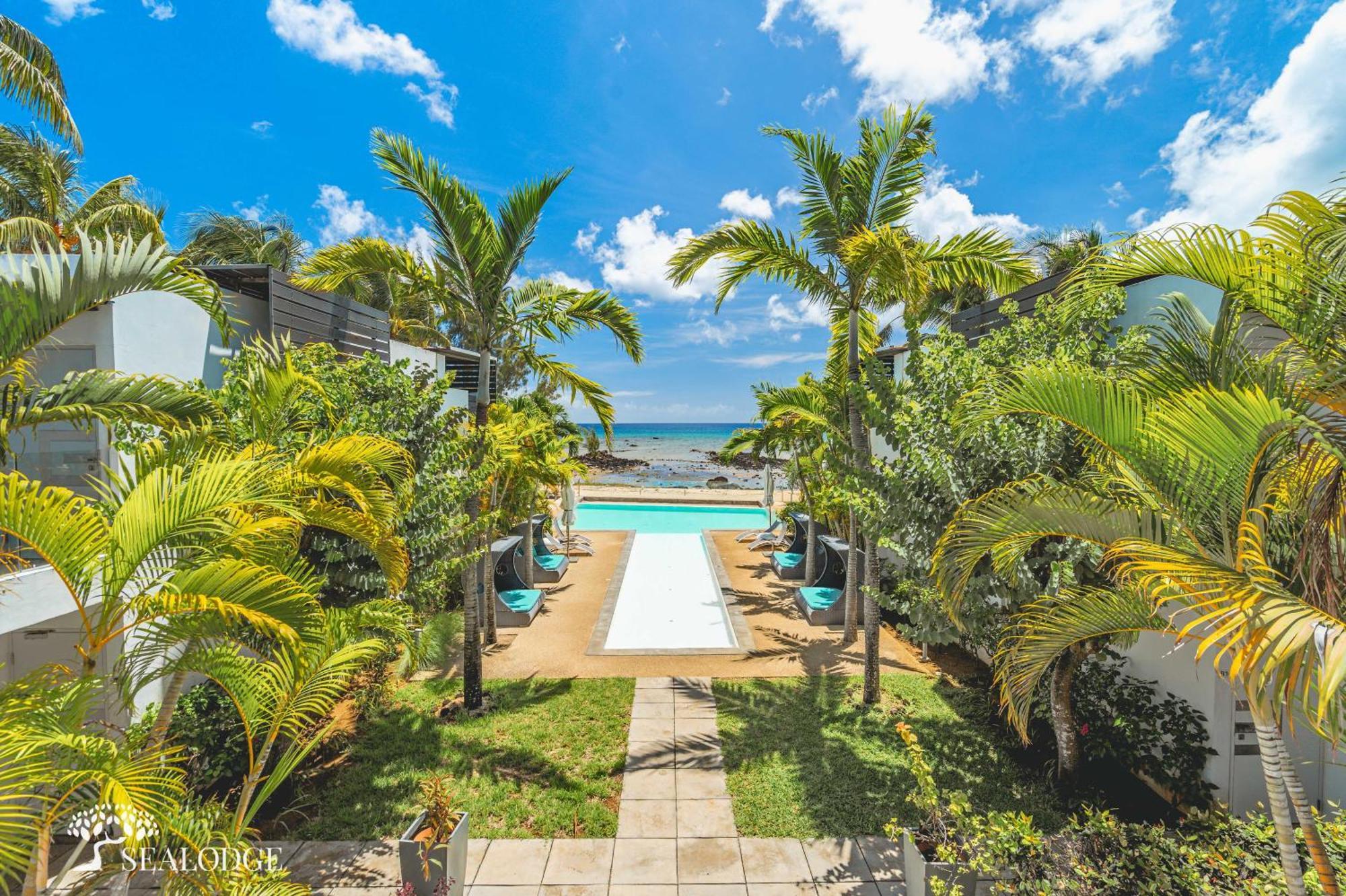 Kanope Bay - Holiday Beachfront Apartments Pointe aux Biches Exteriör bild