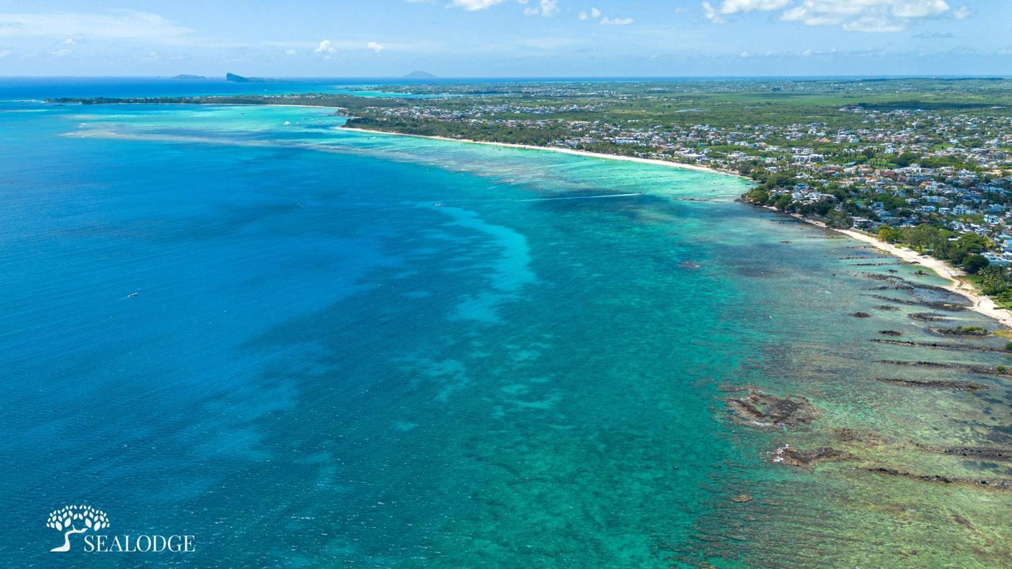 Kanope Bay - Holiday Beachfront Apartments Pointe aux Biches Exteriör bild