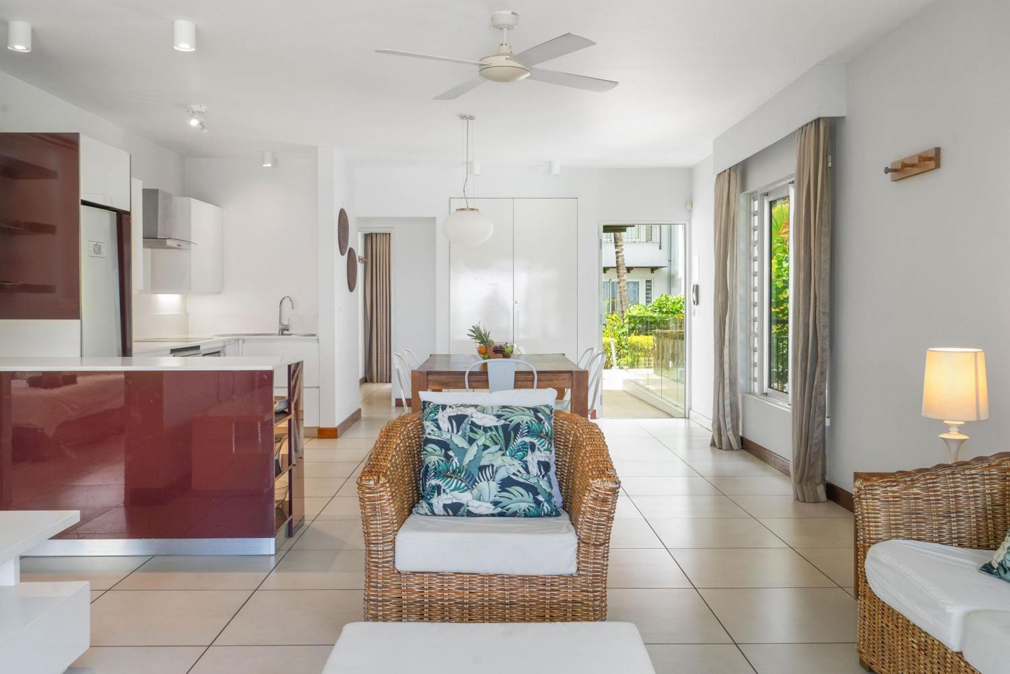 Kanope Bay - Holiday Beachfront Apartments Pointe aux Biches Exteriör bild