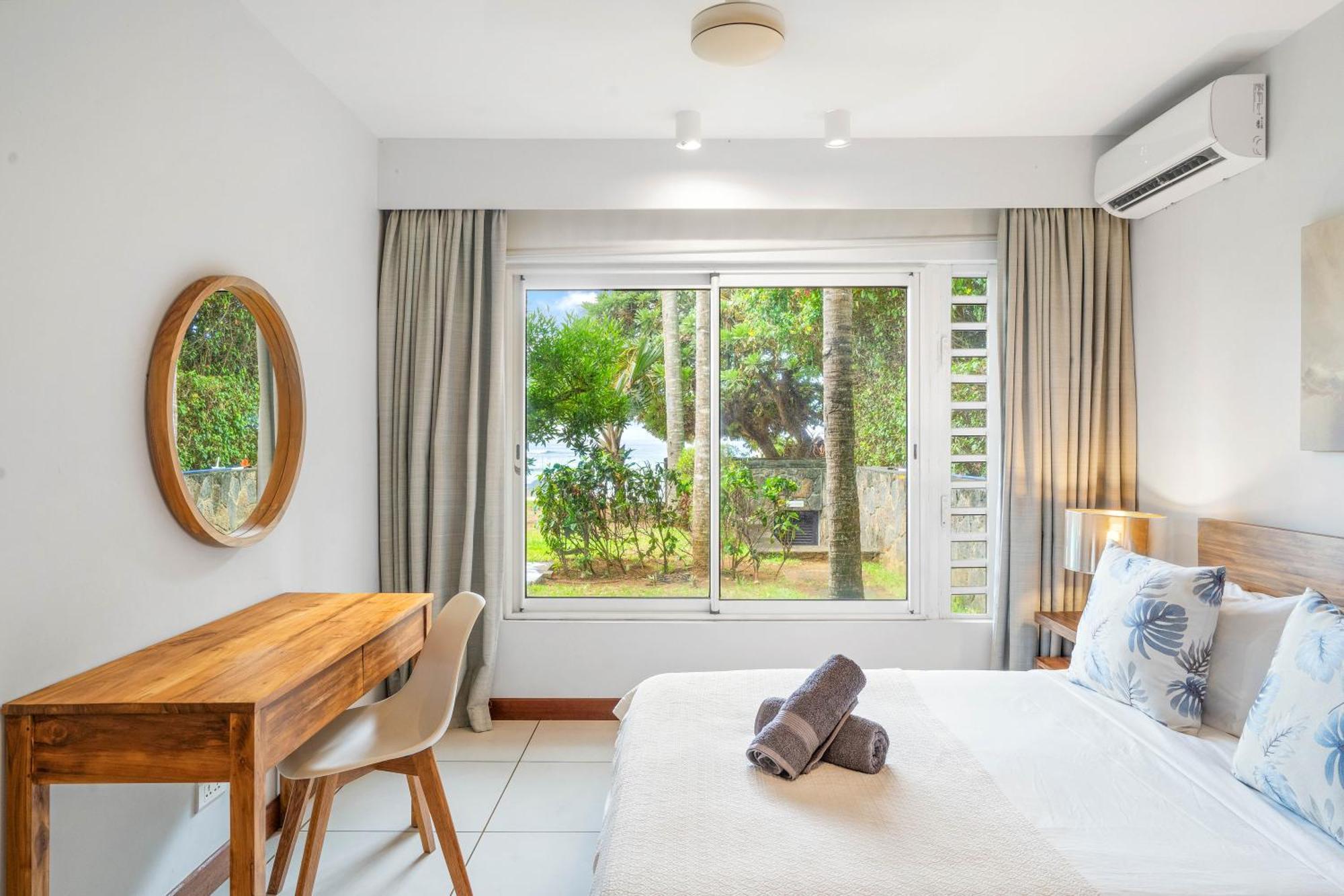 Kanope Bay - Holiday Beachfront Apartments Pointe aux Biches Exteriör bild