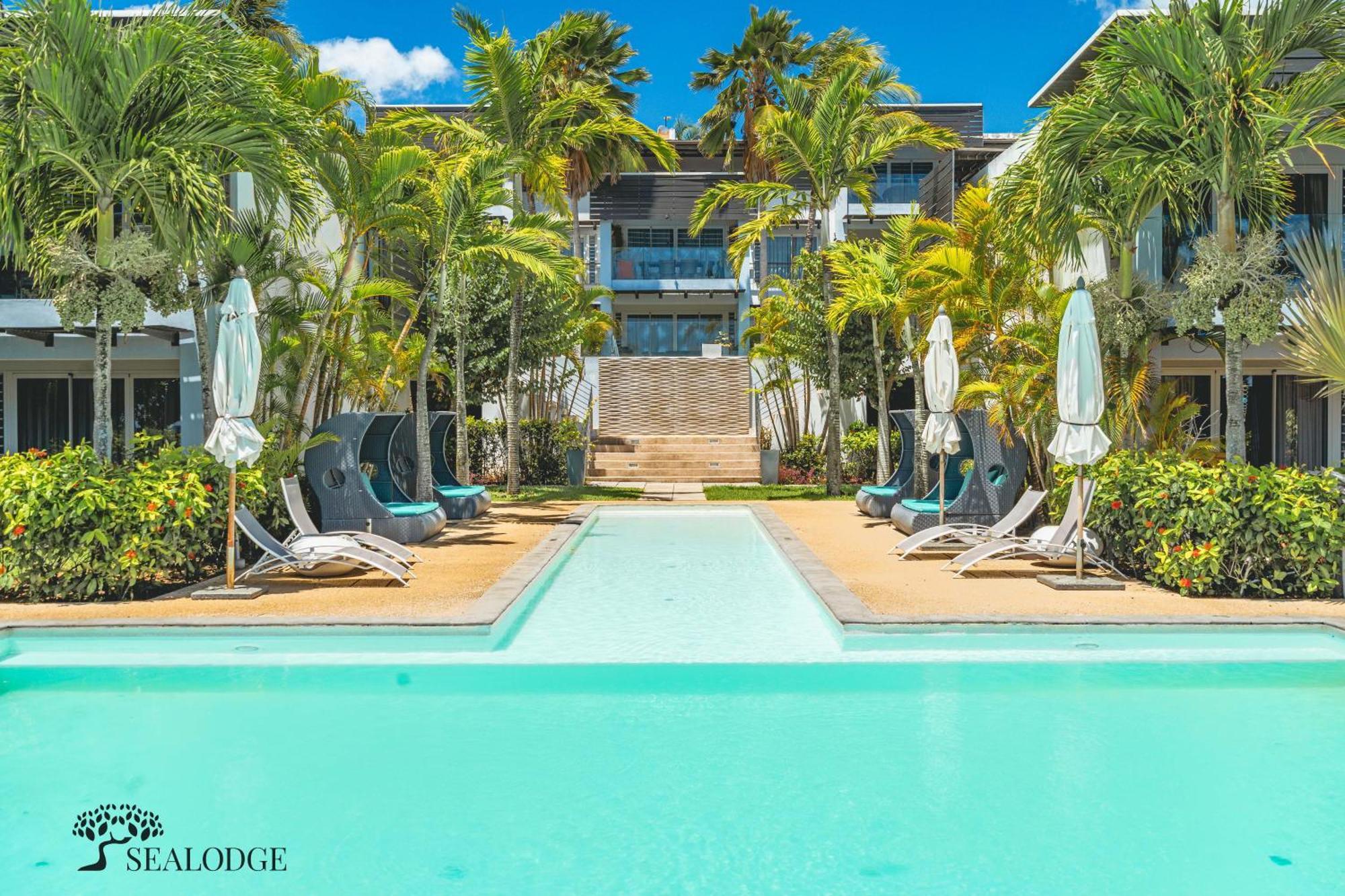 Kanope Bay - Holiday Beachfront Apartments Pointe aux Biches Exteriör bild