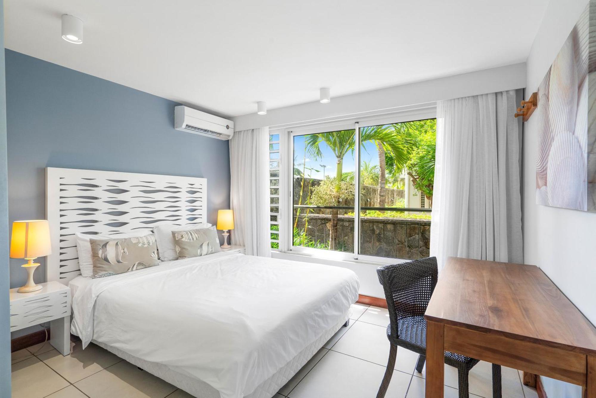 Kanope Bay - Holiday Beachfront Apartments Pointe aux Biches Exteriör bild
