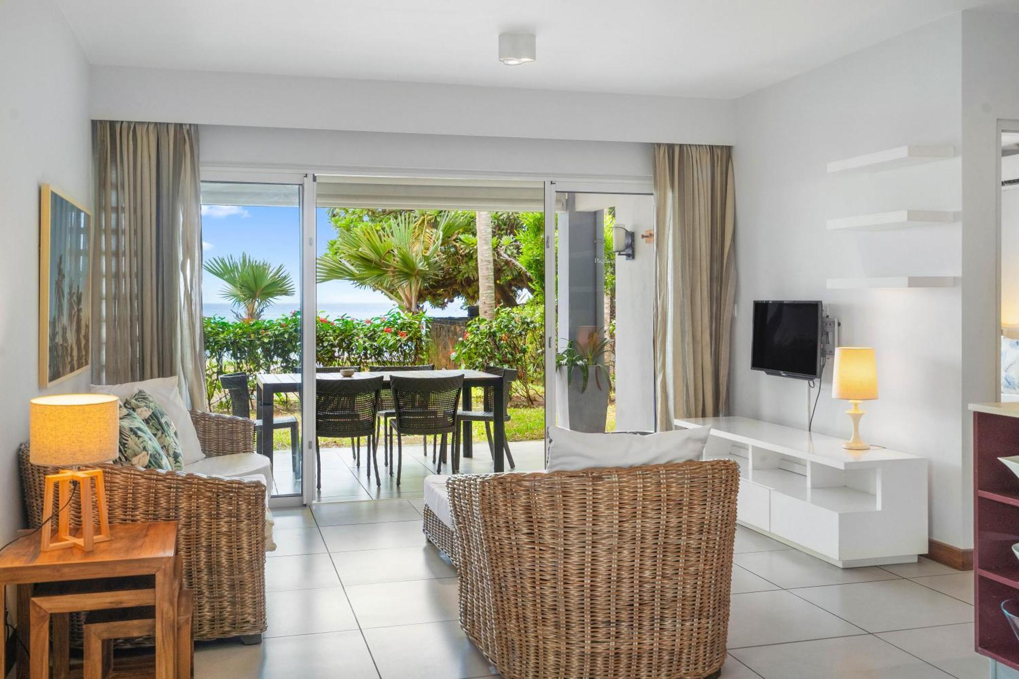 Kanope Bay - Holiday Beachfront Apartments Pointe aux Biches Exteriör bild