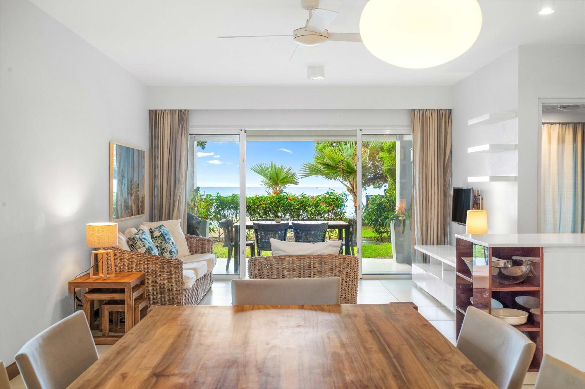 Kanope Bay - Holiday Beachfront Apartments Pointe aux Biches Exteriör bild
