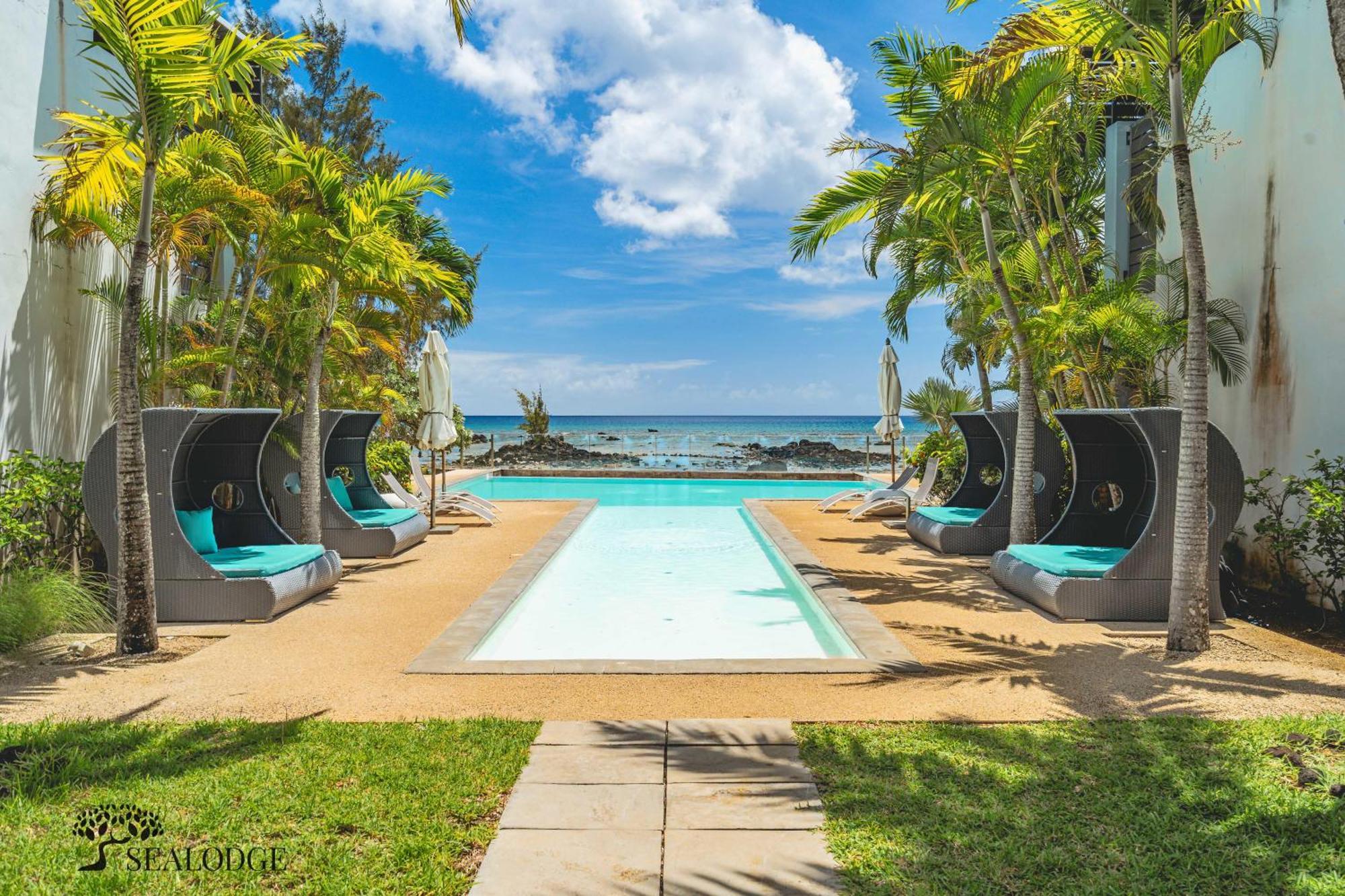 Kanope Bay - Holiday Beachfront Apartments Pointe aux Biches Exteriör bild
